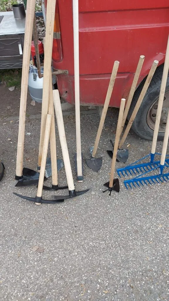 Железарија и машини за млеко барајте го Таир 071 424315