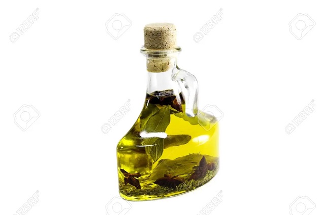 Ловоров лист во ракија или маслиново масло
