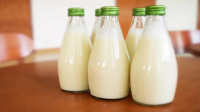 Зошто е важно да се олади свежо млеко?