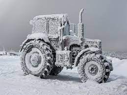 Трактор во зима