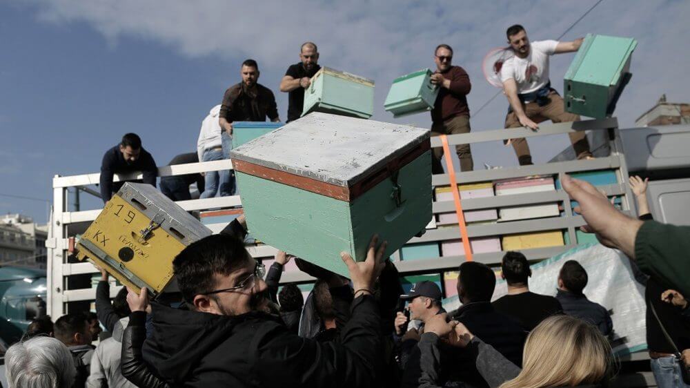 Протест на пчеларите во Атина