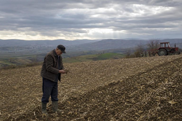 Есенска заштита на почвата на наклонети парцели